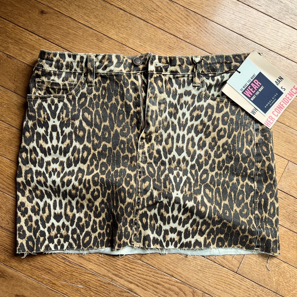 Leopard mini skirt